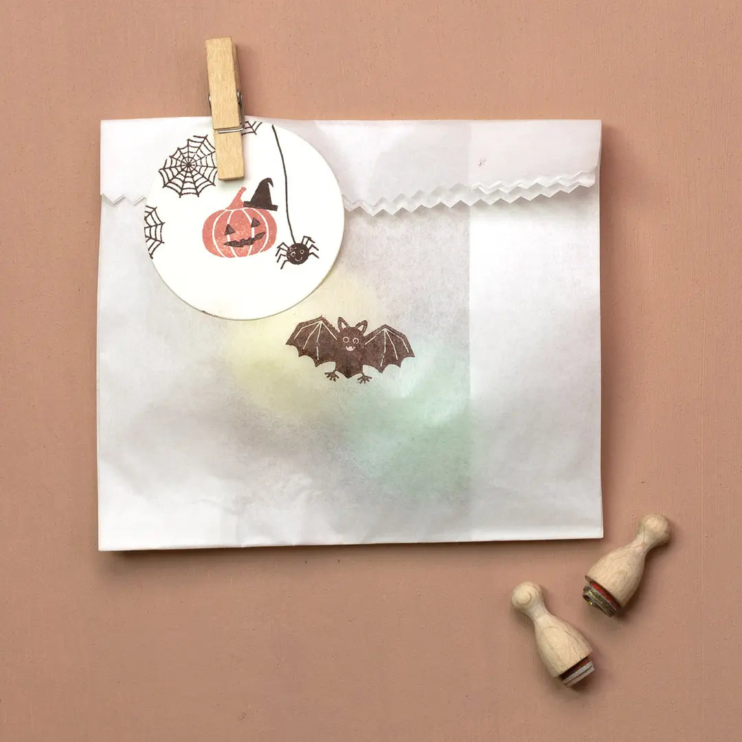 Stempel Kinder Stempel zu Hallowen Süßigkeiten Tüte basteln und bestempeln Kürbis Stempel Spinne Stempel Fledermaus Stempel Spinnennetz Stempel Zauberhut