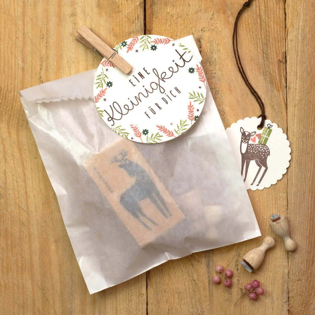 Stempel Herbst & Wald Geschenkanhänger bestempeln Papieranhänger bestempeln Stempel Reh Stempel Rehkitz Herbsttöne Blätter Papiertüte