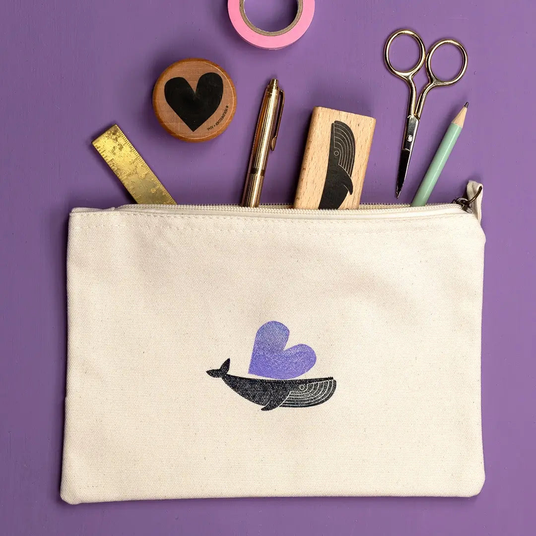Stempel Kinder Stempel zur Einschulung Mäppchen bestempempeln diy Schulmäppchen Stoffstempelfarbe stempel tiere stempel wal stempel herz