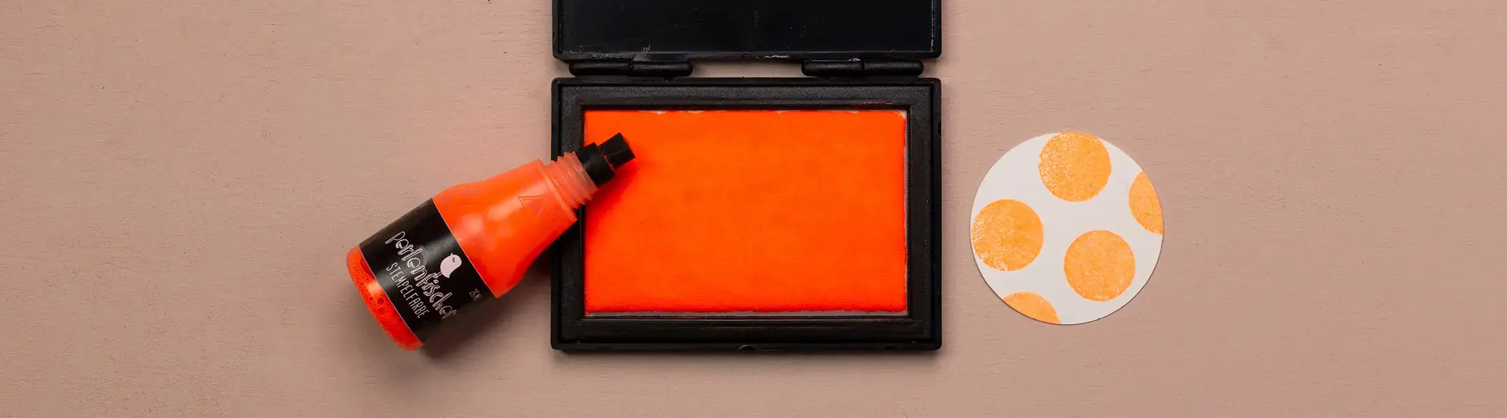 dye ink stempelkissen und nachfüllflasche neon orange zum bestempeln von karten
