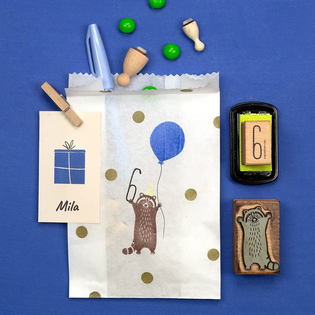 stempel kinder stempel kindergeburtstag stempel luftballon stempel tiere stempel waschbär zahlenstempel diy süßigkeiten tüte kindergeburtstag