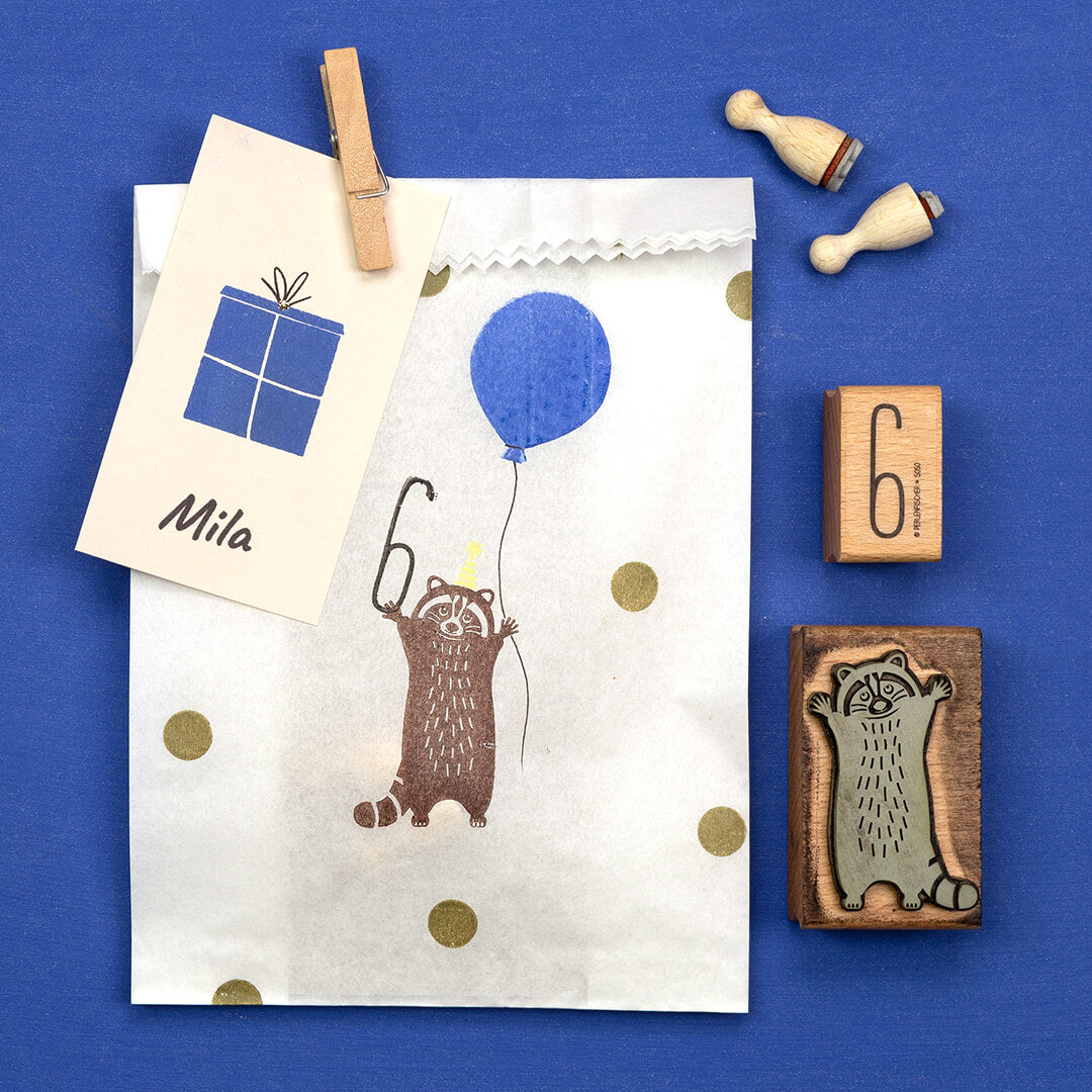 Stamp | Racoon standing