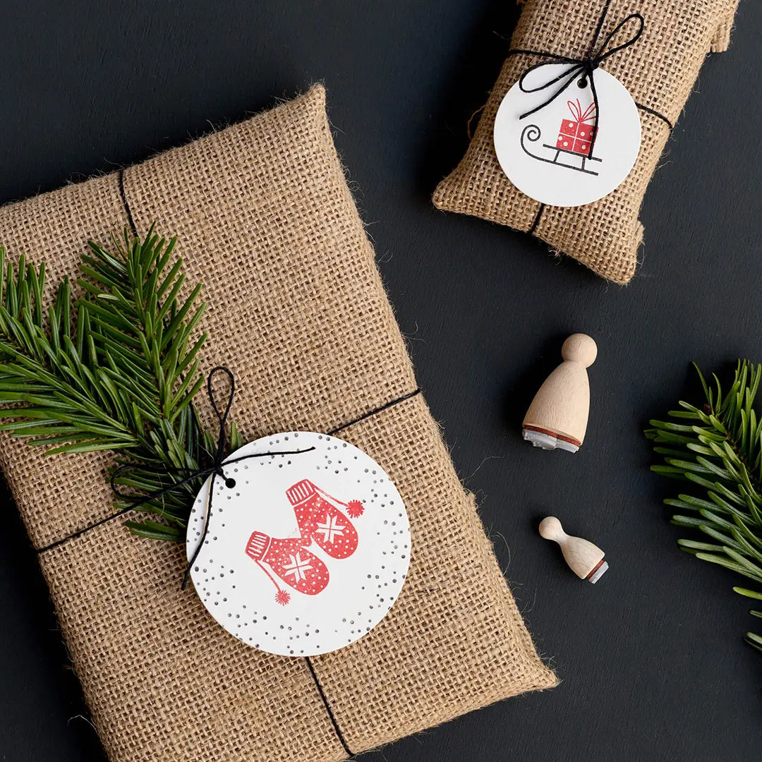 Stempel Weihnachten Papieranhänger Weihnachtsgeschenke Schlitten Handschuhe Geschenk